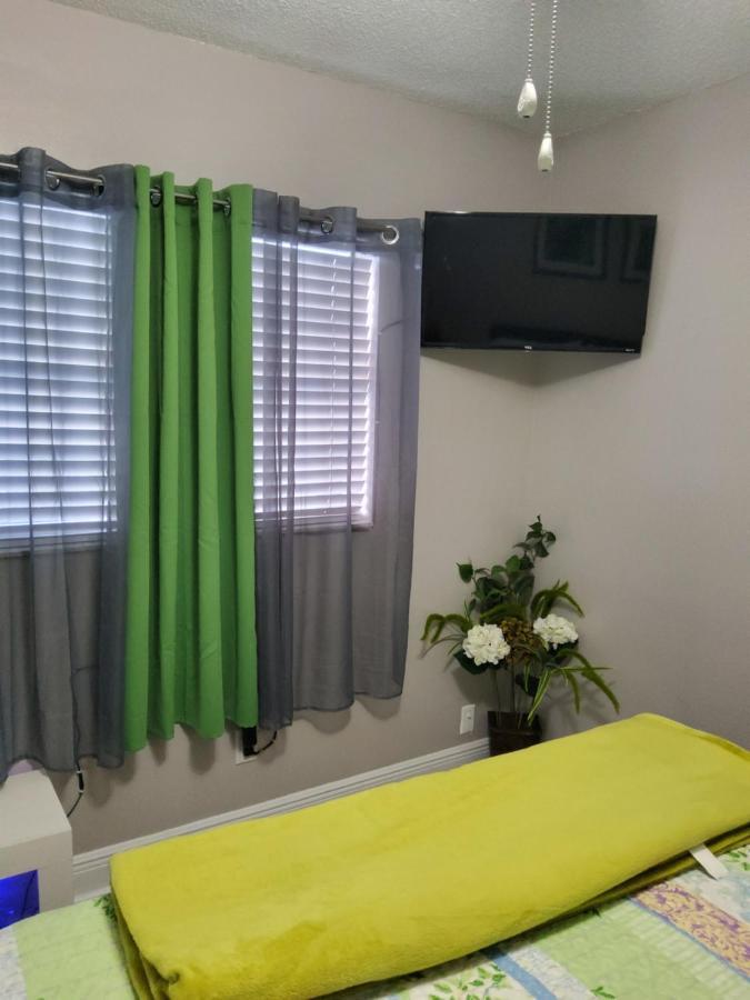 Beautiful Close To Everything Apartment