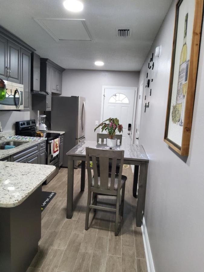 Apartment Beautiful Close To Everything *
